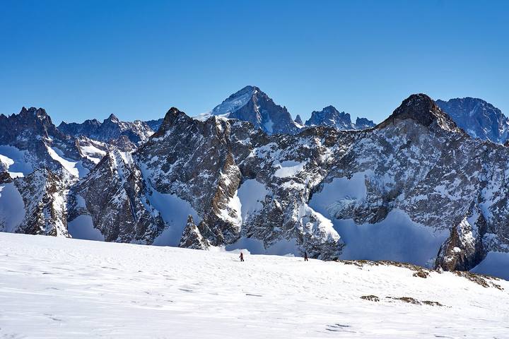 Le glacier de Mont-de-Lans à 3 400 m, Les 2 Alpes (mars 2020). Original 14,6 Mo : https://upload.wikimedia.org/wikipedia/commons/6/69/Glacier_de_Mont-de-Lans_-_